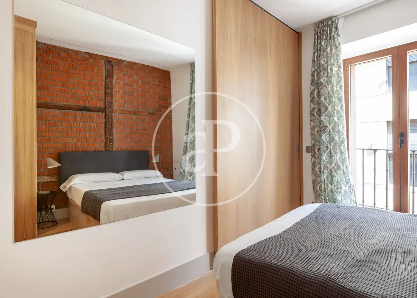 Flat for rent in Calle de Sta. María, Cortes - Huertas