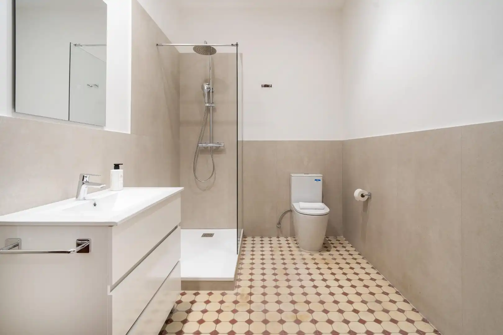 Bathroom of Flat for rent in Poblats Marítims