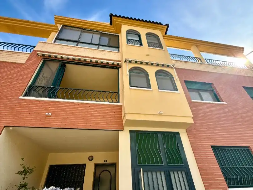 Reihenhaus zum Verkauf in calle Matías rogel 11, imagen 2