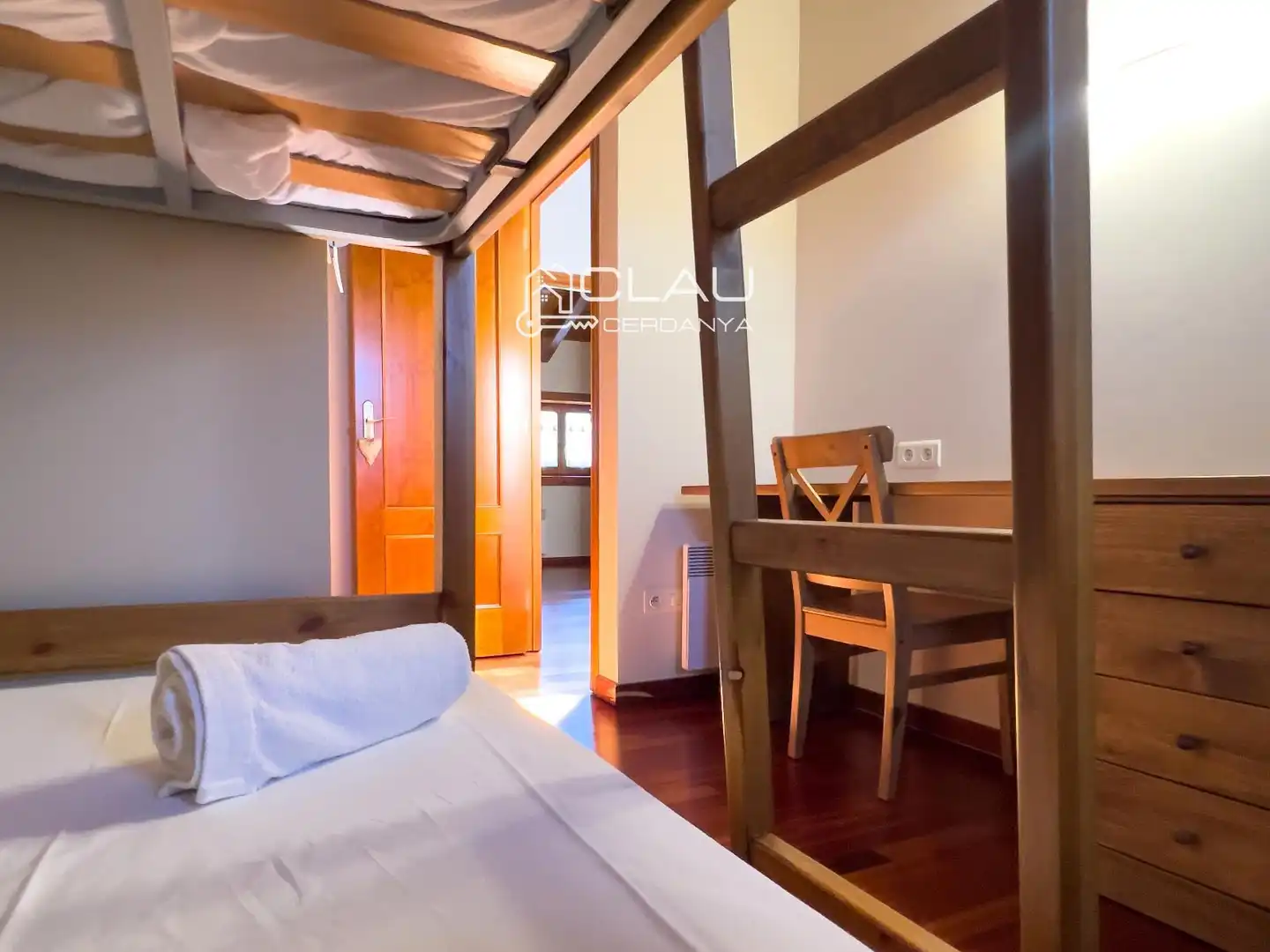 Schlafzimmer von Einfamilien-Reihenhaus zur Miete in Palau - de - Cerdagne mit Heizung, Privatgarten und Parkett