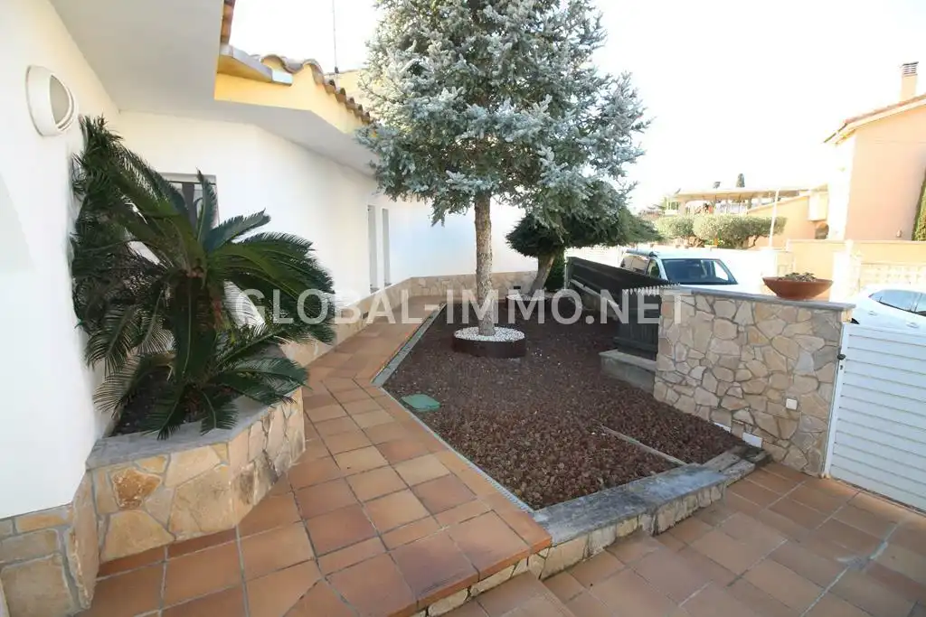 Vista exterior de Casa o chalet en venta en Roses con Aire acondicionado, Calefacción y Jardín privado