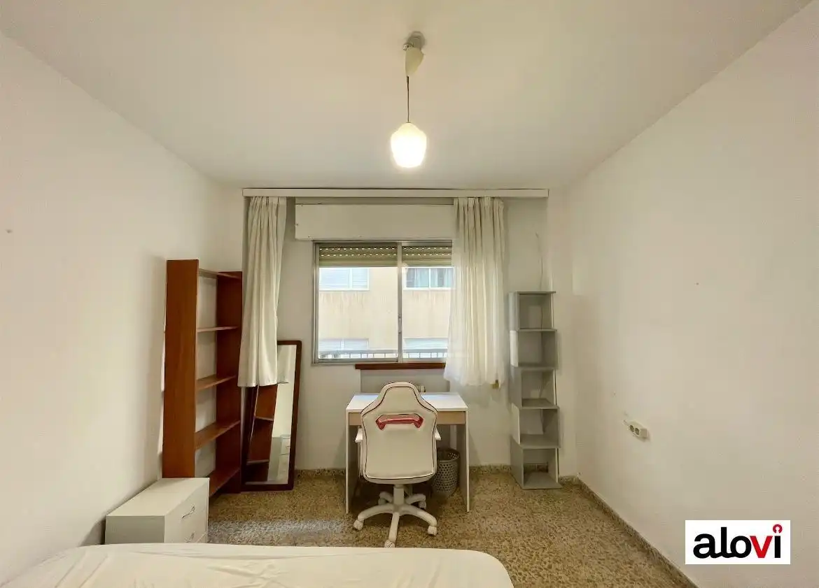 Schlafzimmer von Wohnung zur Miete in Granada mit Terrasse, Möbliert und Balkon