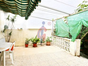 Casa con jardín en venta en Avenida País Valenciano 88