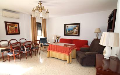 Sala d'estar de Pis en venda en  Sevilla Capital amb Aire condicionat i Balcó
