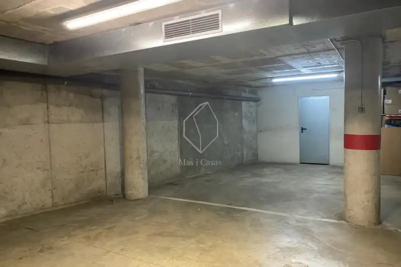 Parkplatz von Garage zum Verkauf in L'Escala