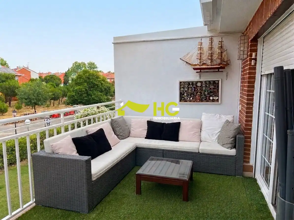 Terrasse von Dachboden zur Miete in Villaviciosa de Odón mit Klimaanlage, Heizung und Terrasse