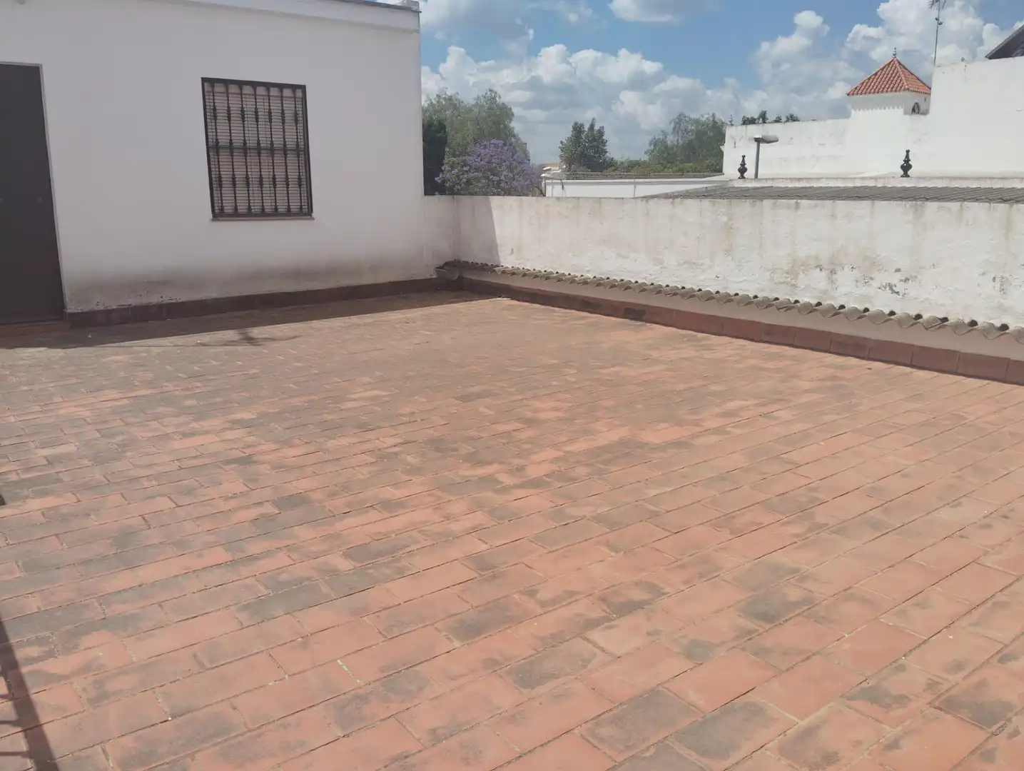 Terrassa de Casa o xalet en venda en Brenes amb Aire condicionat, Jardí privat i Piscina