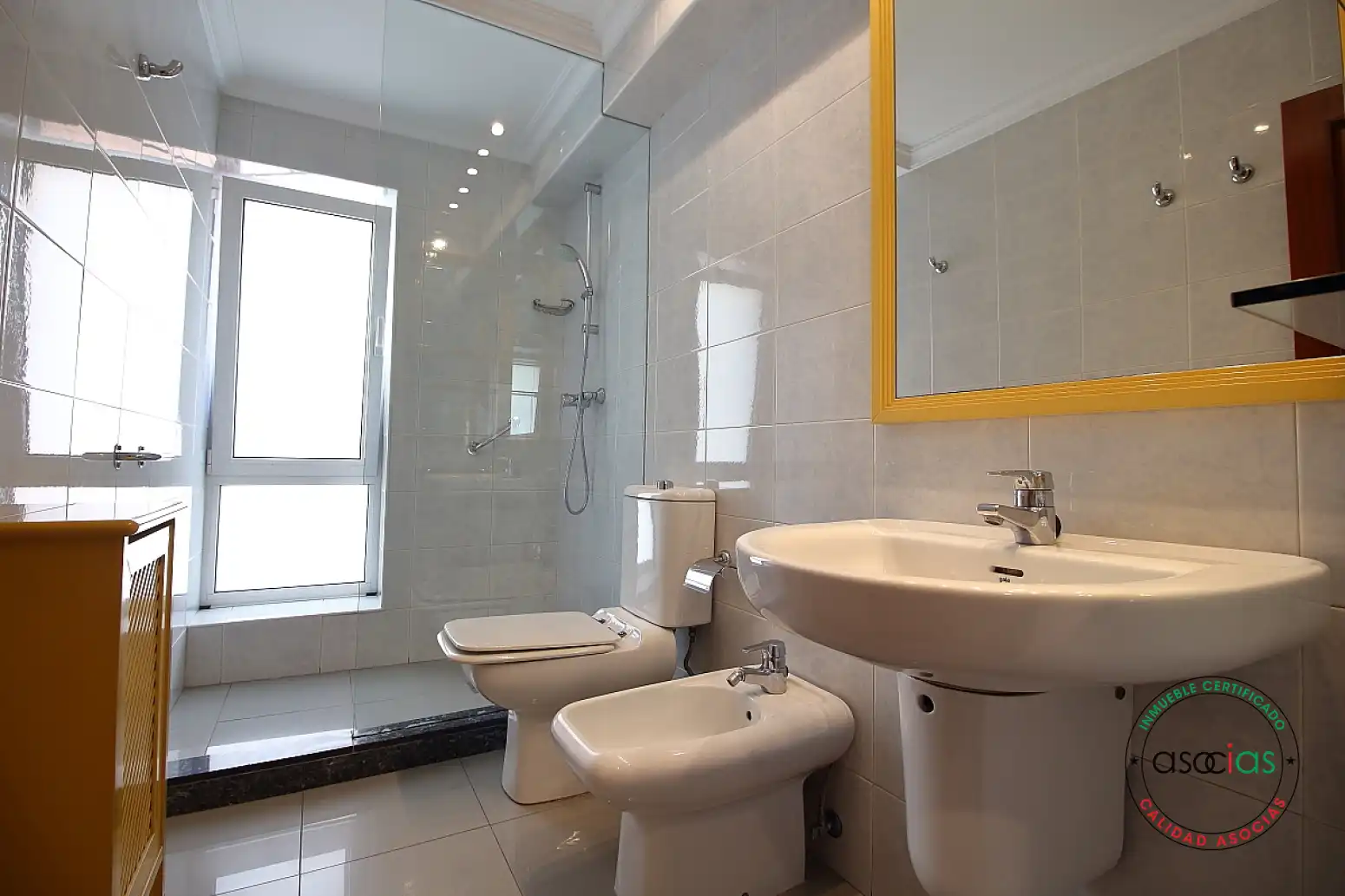 Bathroom of Flat for sale in Gijón   with Heating, Parquet flooring and Storage room
