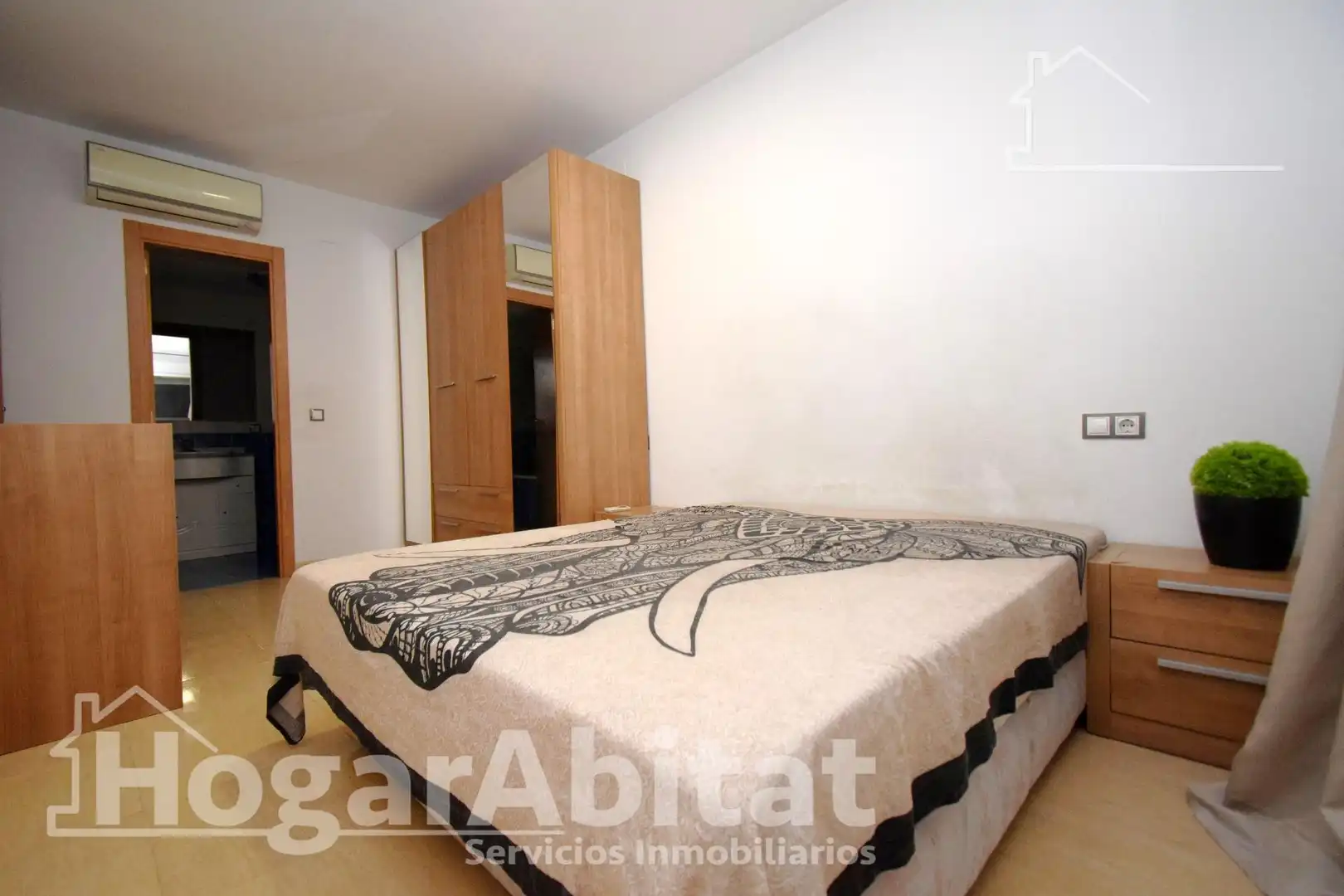 Dormitori de Pis en venda en Paterna amb Aire condicionat, Terrassa i Traster