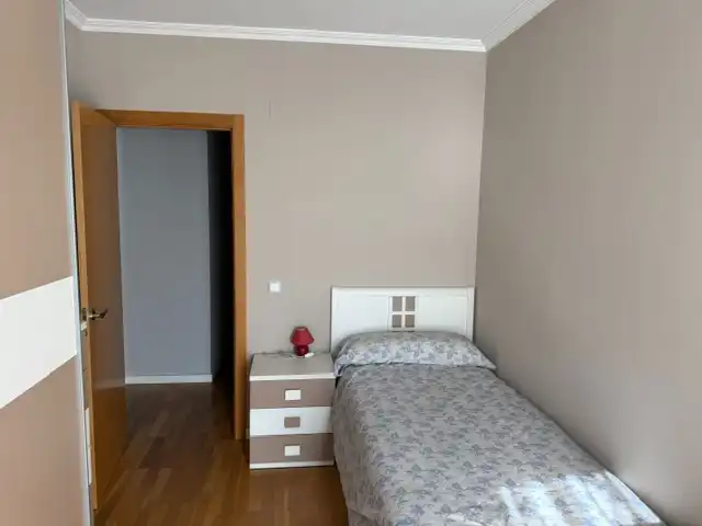 Dormitori de Pis en venda en Burgos amb Calefacció i Moblat