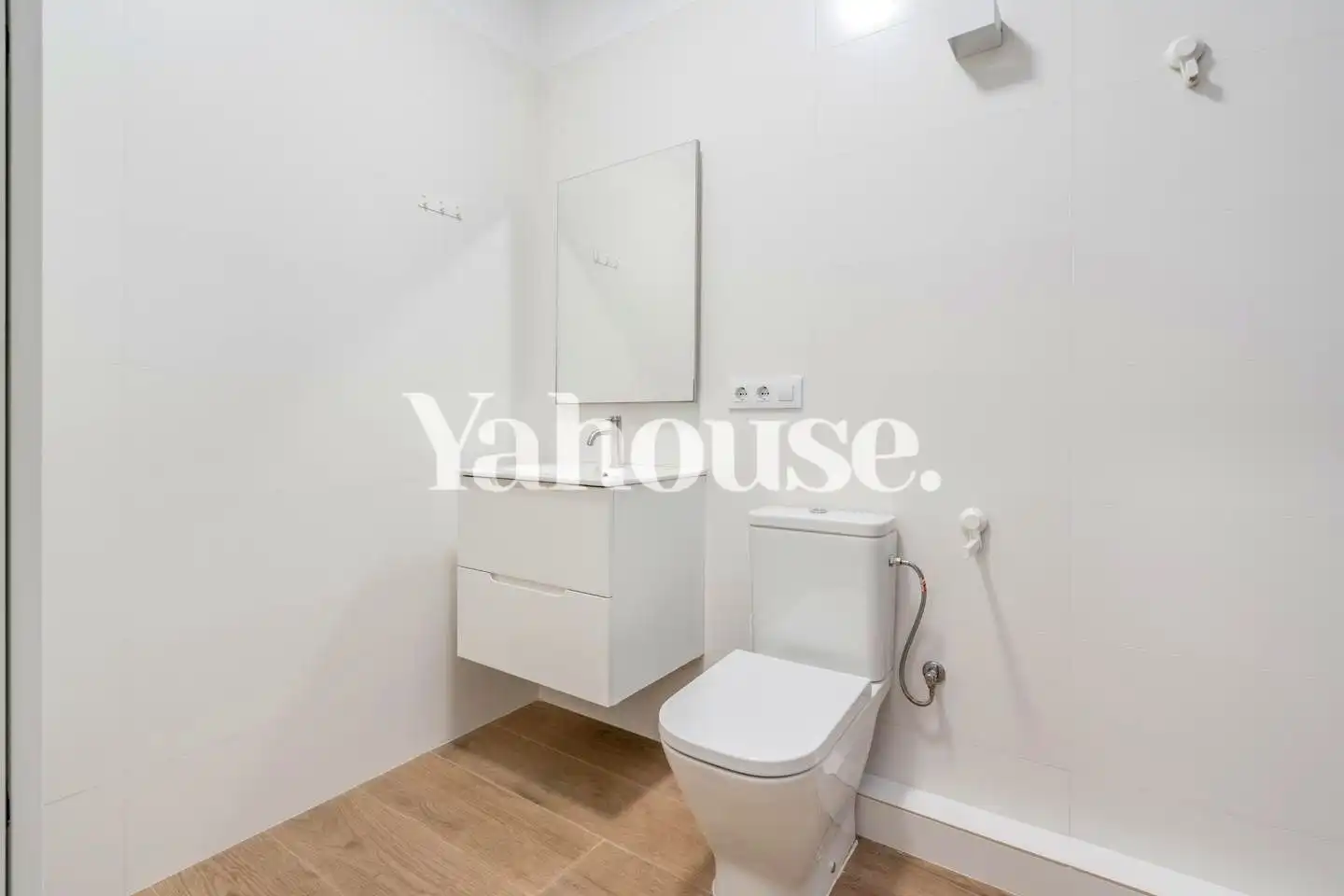 Badezimmer von Wohnung zum Verkauf in Barcelona mit Klimaanlage, Heizung und Parkett