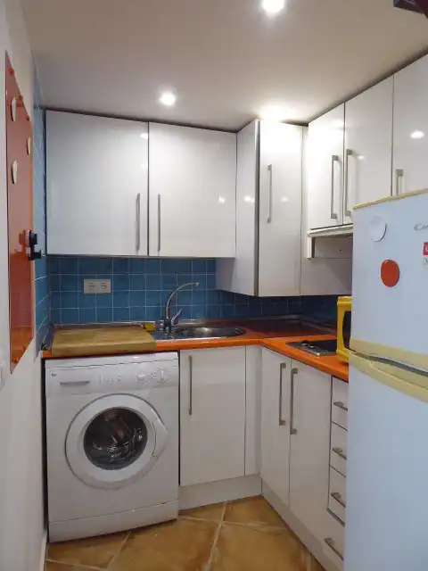 Cocina de Estudio de alquiler en Málaga con Aire acondicionado, Amueblado y Lavadora