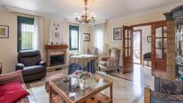 Sala d'estar de Casa o xalet en venda en Otura amb Parquet, Piscina i Balcó