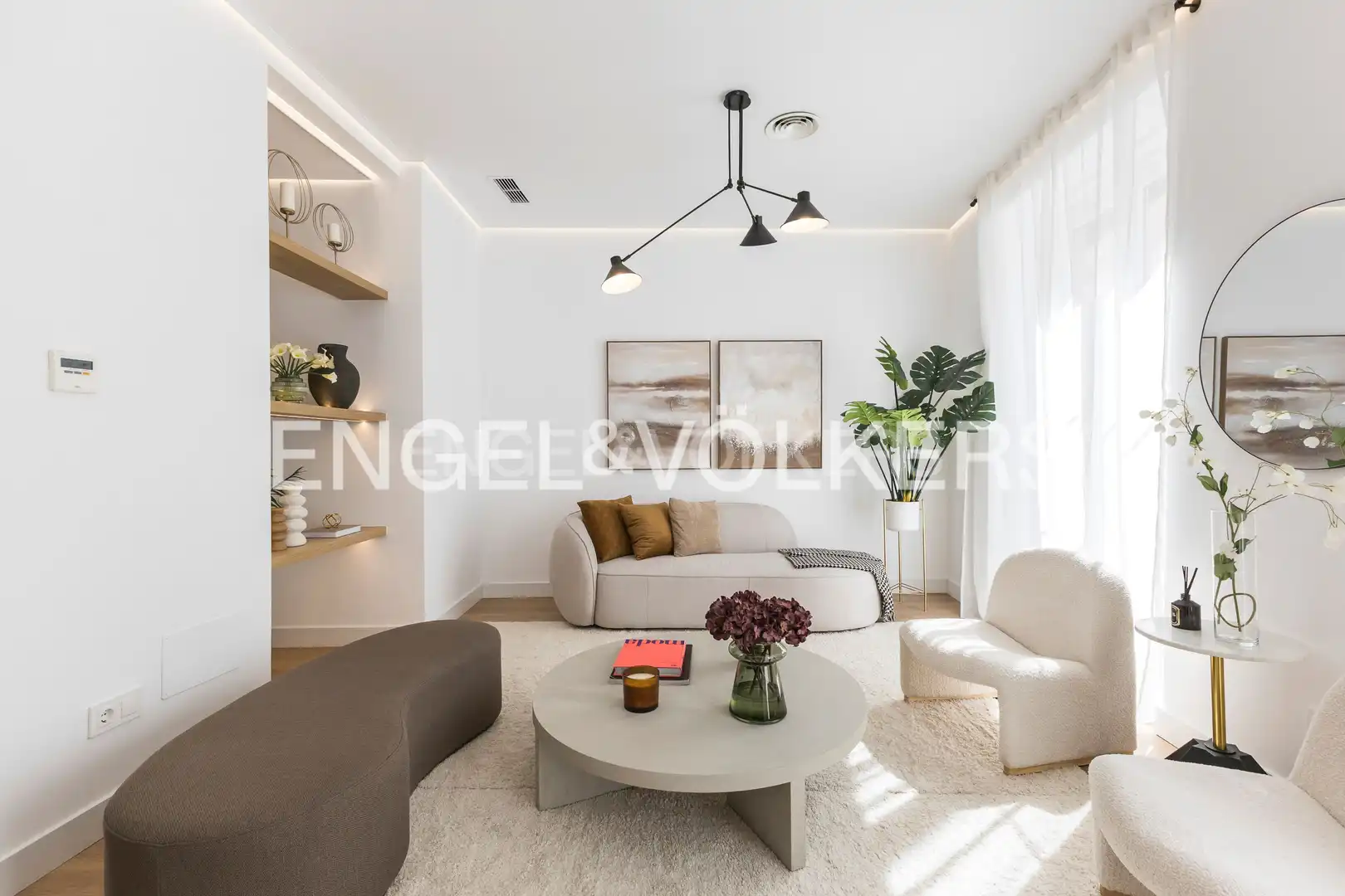 Living room of Flat for sale in Madrid  with Air Conditioner, Heating and Balcony