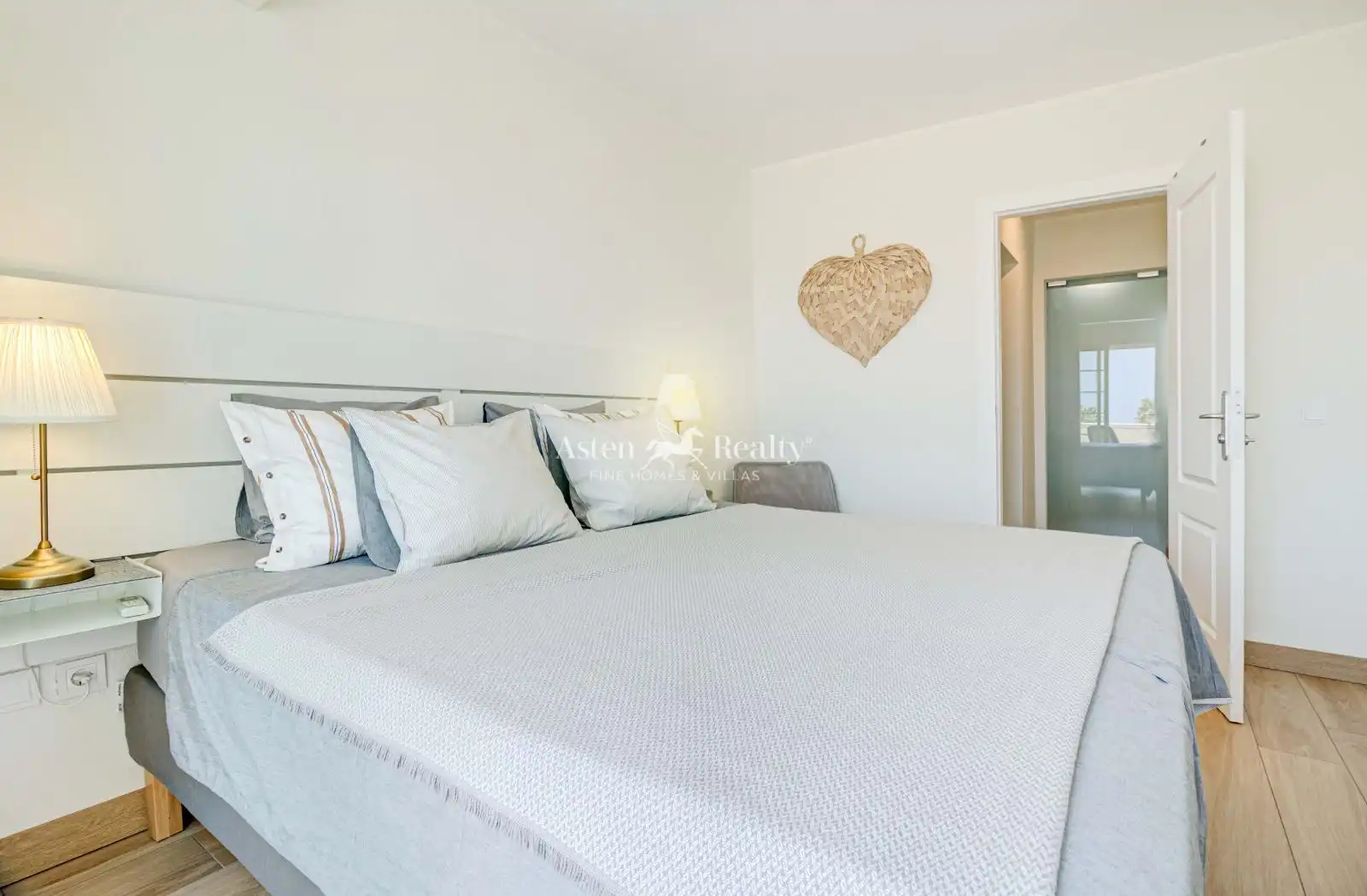 Schlafzimmer von Dachboden zum Verkauf in Adeje mit Klimaanlage, Terrasse und Schwimmbad