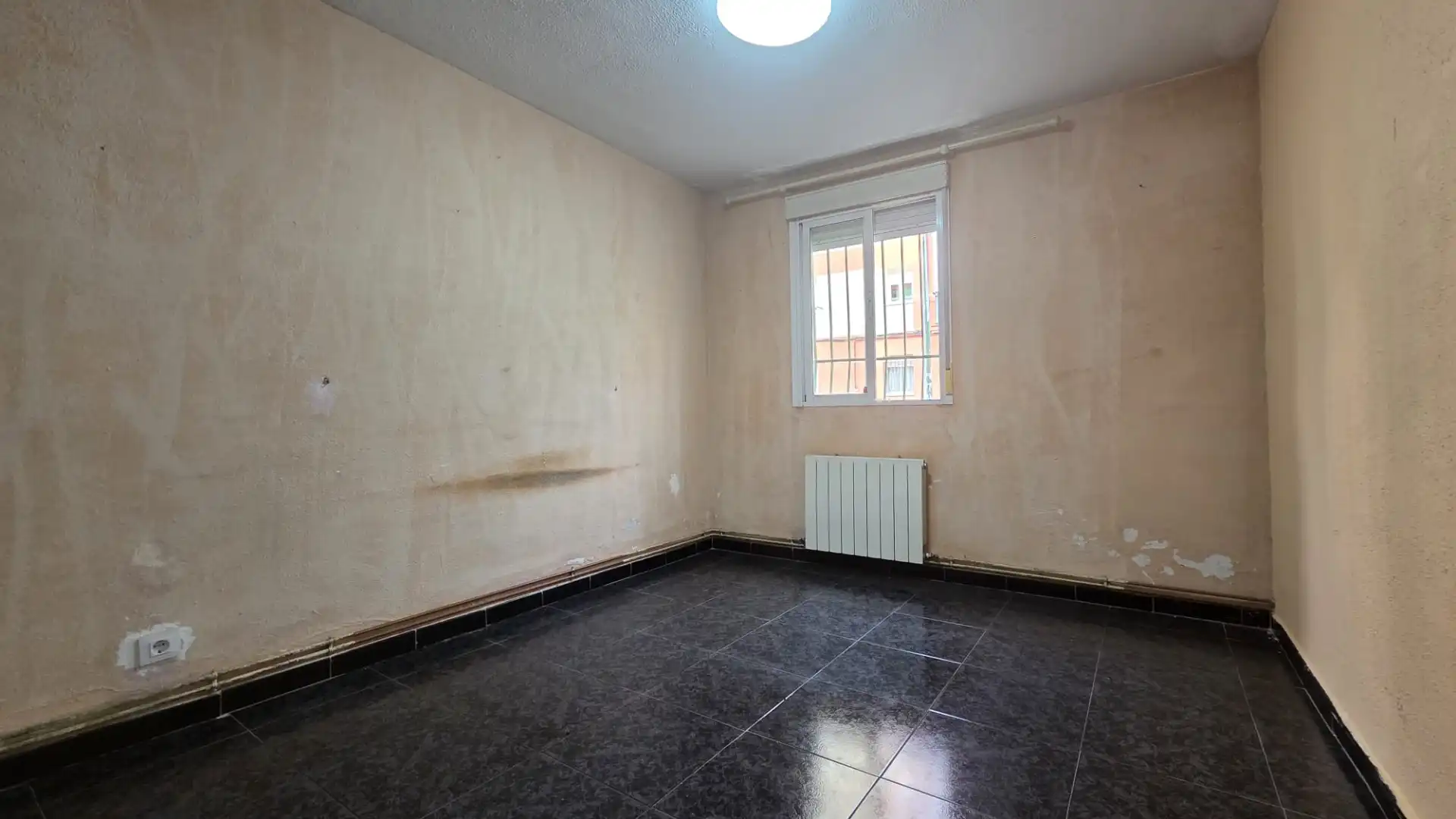 Habitación de Piso en venta en Parla con Calefacción, Internet y Alarma