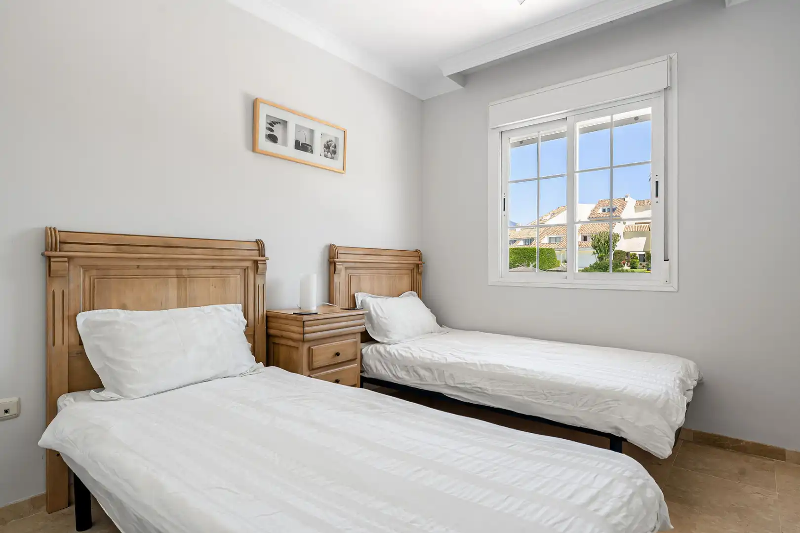 Habitación de Casa adosada en venta en Marbella con Aire acondicionado, Terraza y Piscina