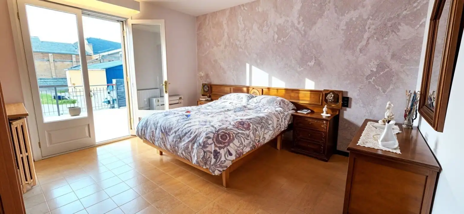 Habitación de Casa adosada en venta en Celrà con Aire acondicionado, Jardín privado y Terraza