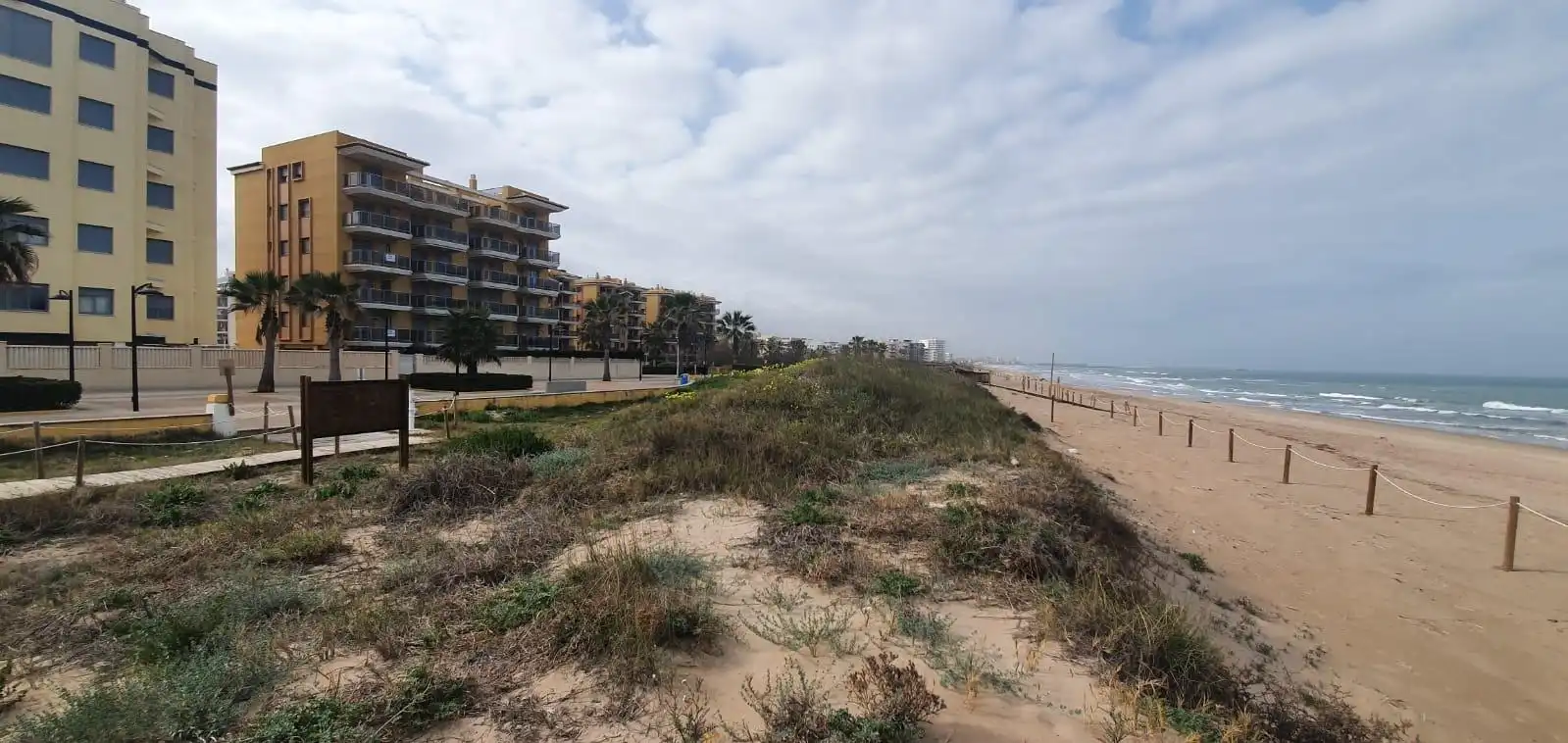 Apartamento en venta en Guardamar de la Safor con Terraza y Piscina comunitaria