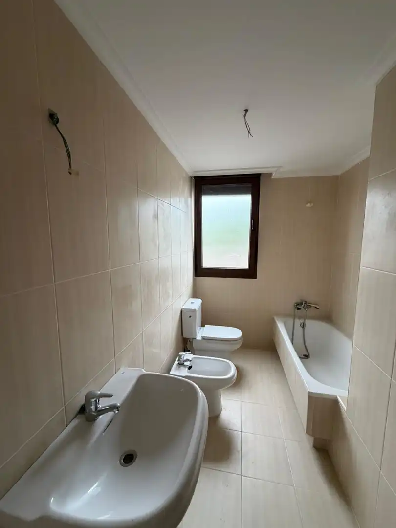 Baño de Piso en venta en Meruelo con Calefacción, Terraza y Piscina comunitaria
