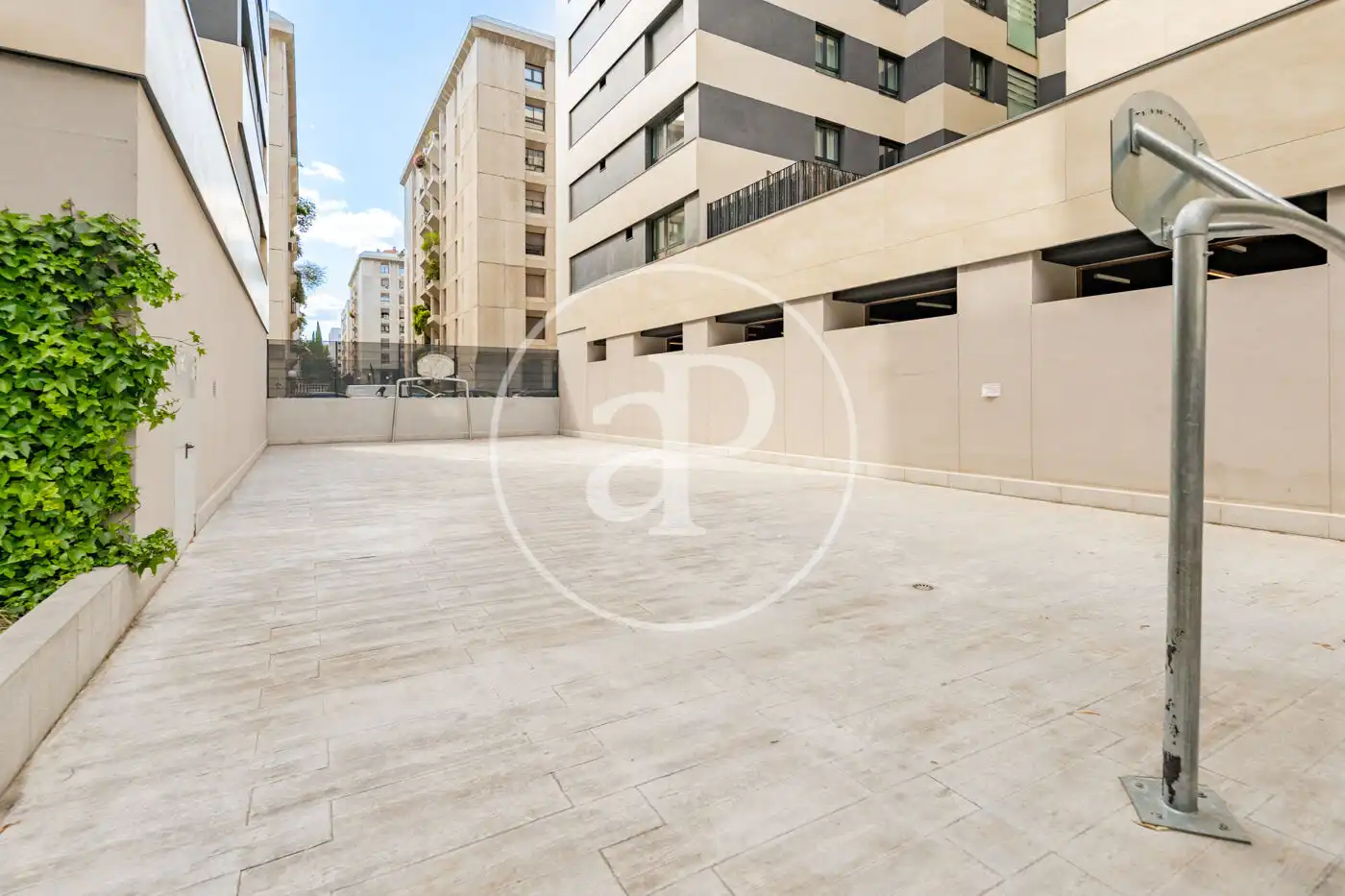 Terrassa de Pis en venda en Madrid amb Aire condicionat, Calefacció i Jardí privat