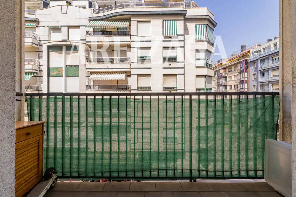 Vista exterior de Pis en venda en Donostia - San Sebastián  amb Calefacció i Balcó