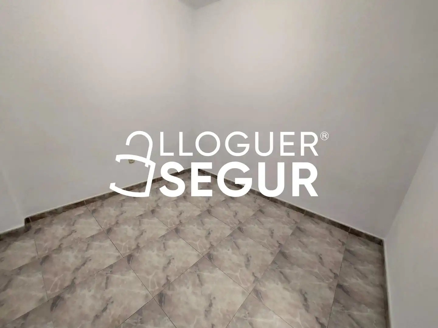 Piso de alquiler en Antoni de Capmany, Sants-Badal