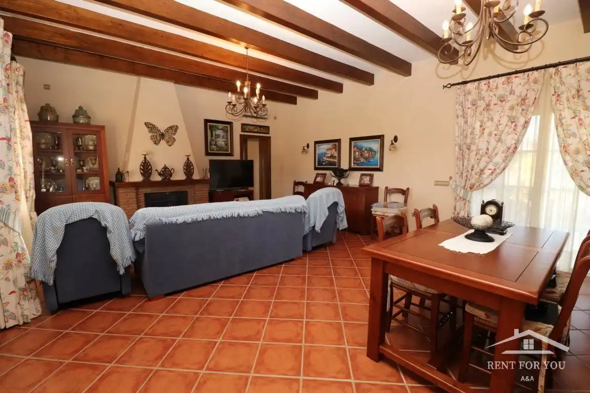 Sala d'estar de Casa o xalet de lloguer en Alhaurín El Grande amb Aire condicionat, Jardí privat i Terrassa