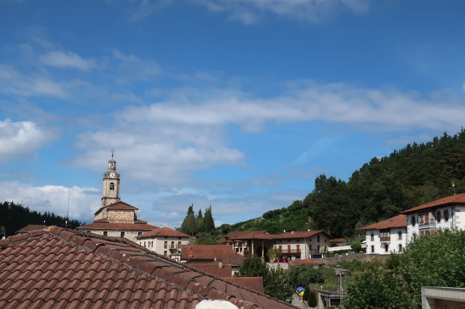 Außenansicht von Wohnung zum Verkauf in Dima  mit Heizung, Terrasse und Abstellraum
