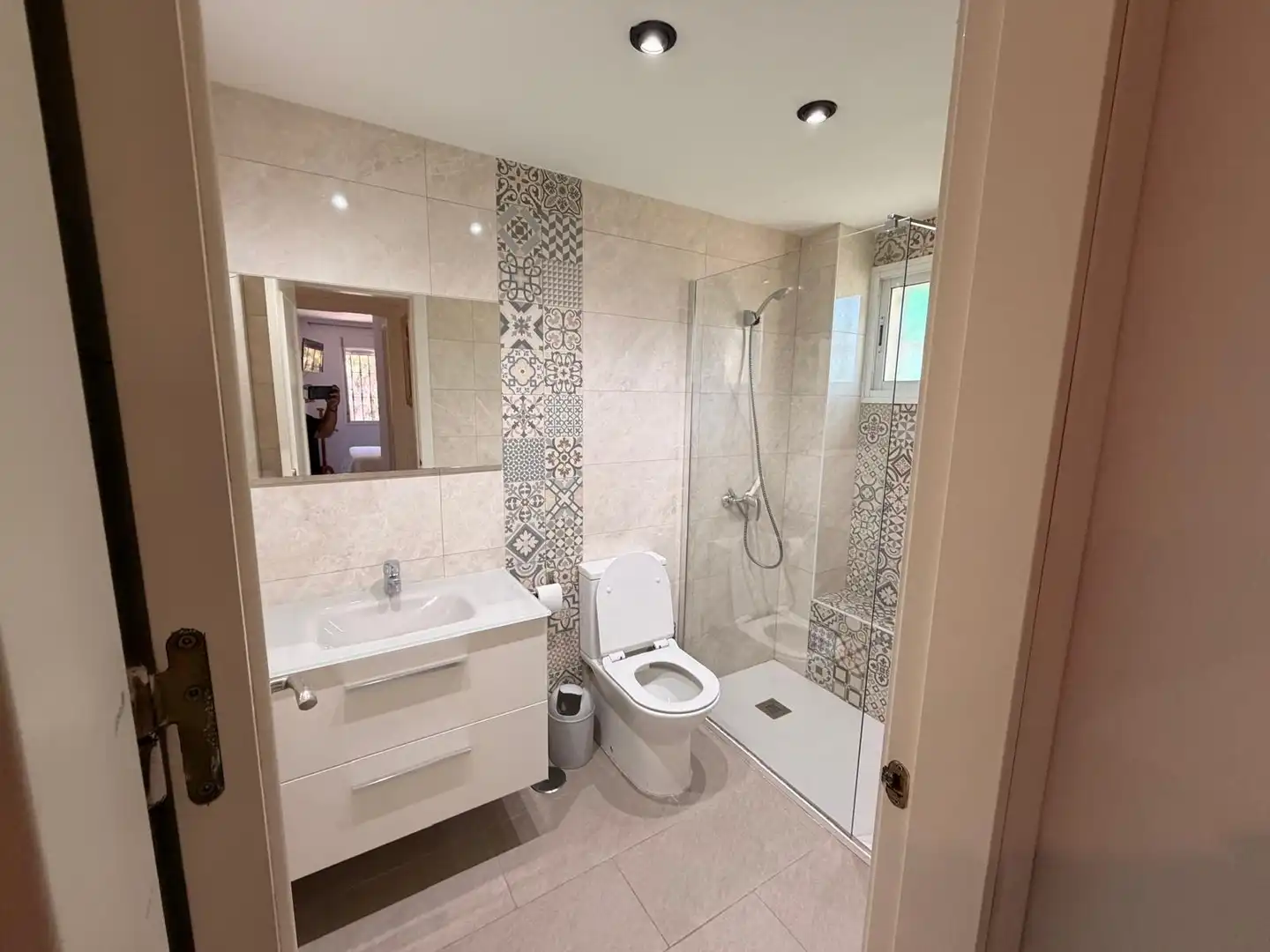 Bathroom of Flat for rent in Benalmádena  with Air Conditioner, Heating and Private garden