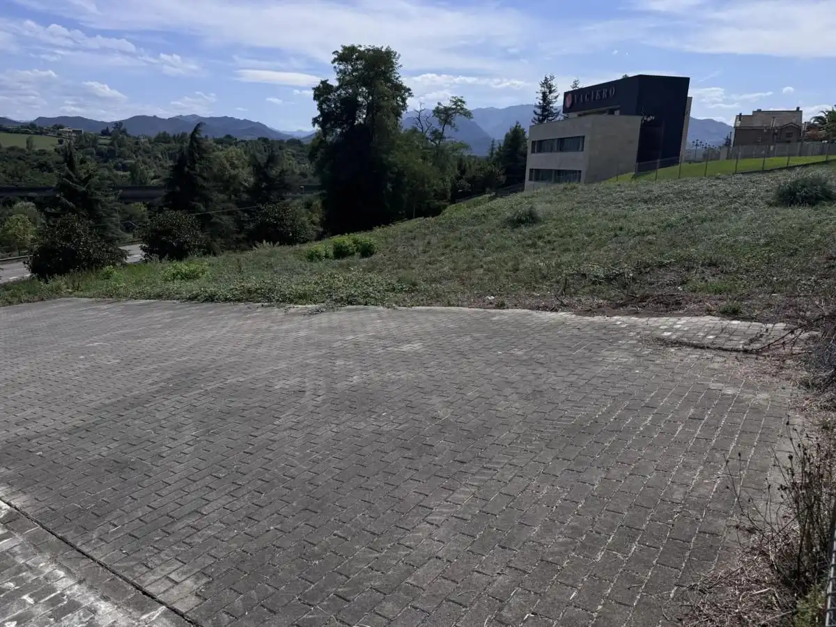 Terrenos y solares en venta en Montecerrao, imagen 2