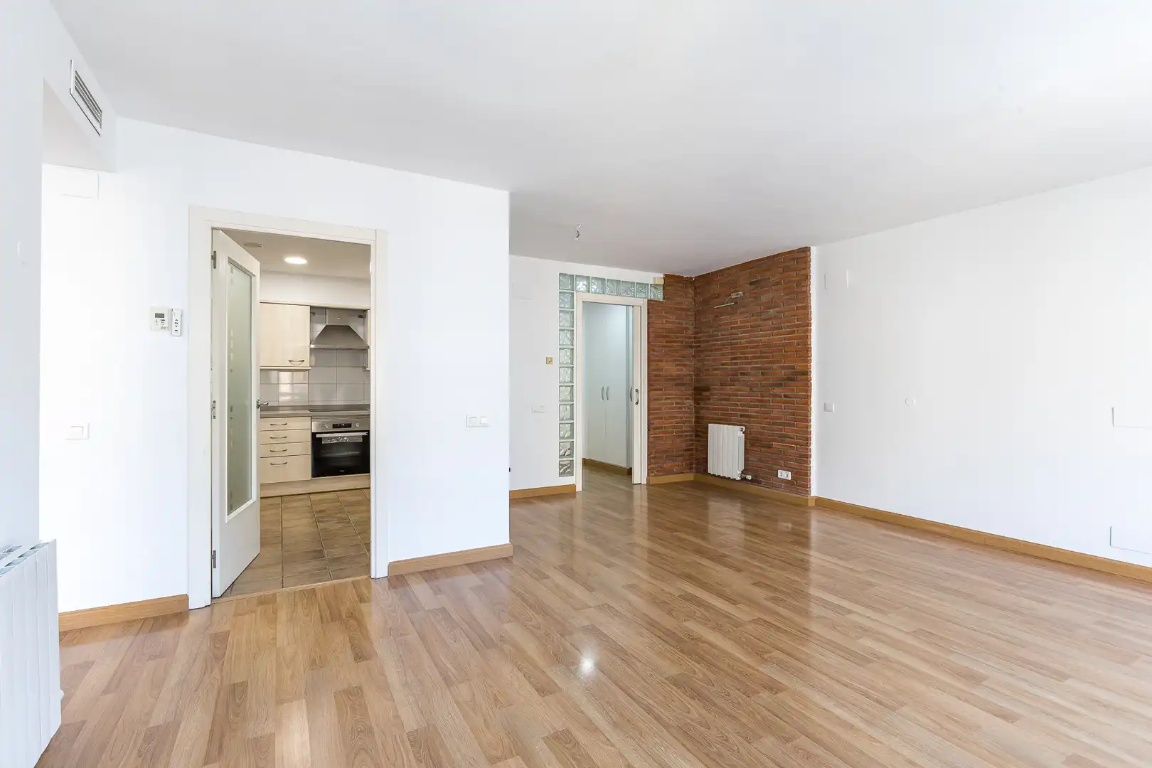 Sala de estar de Piso en venta en Molins de Rei con Aire acondicionado, Calefacción y Parquet