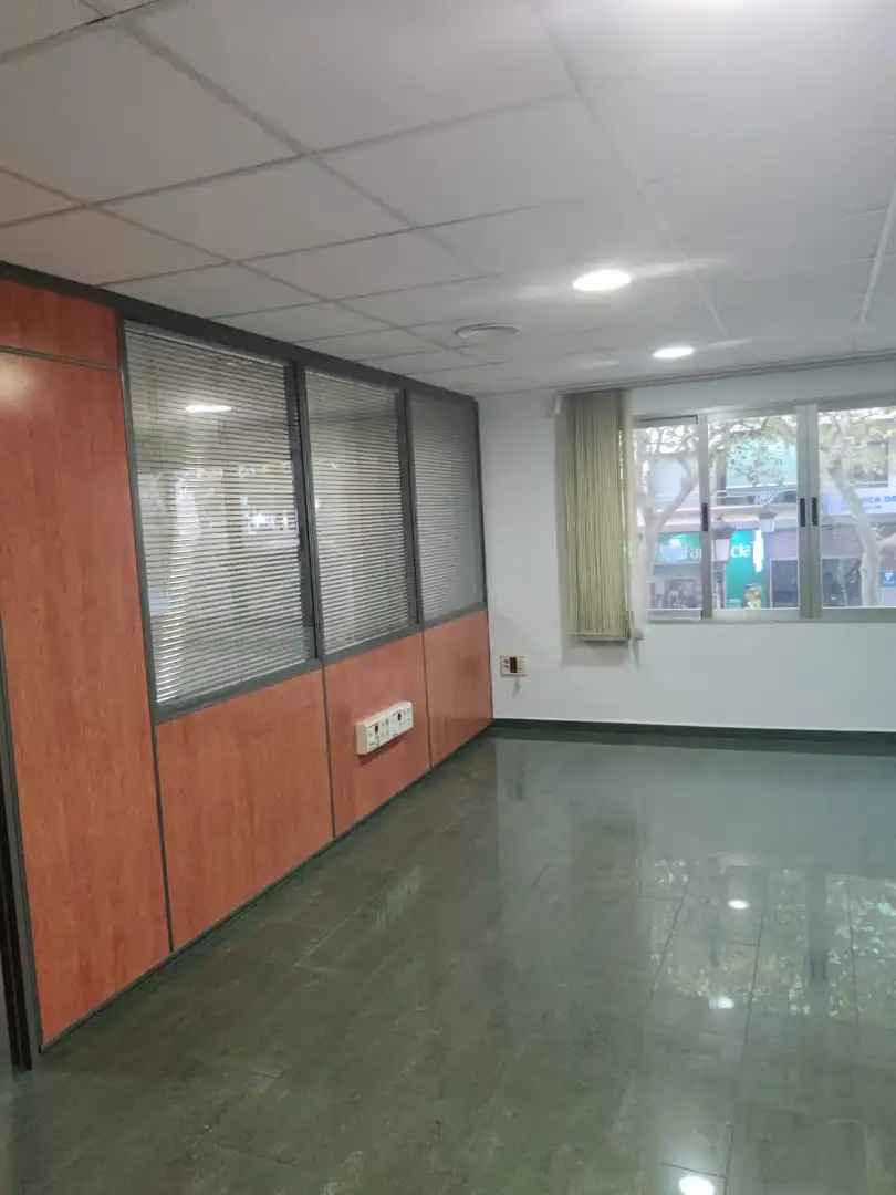 Local commercial à vendre à Passeig de les Germanies 55