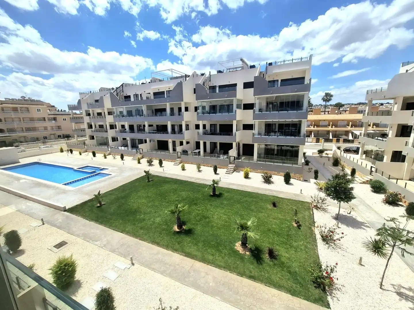 Apartamento con terraza en venta en Orihuela Costa