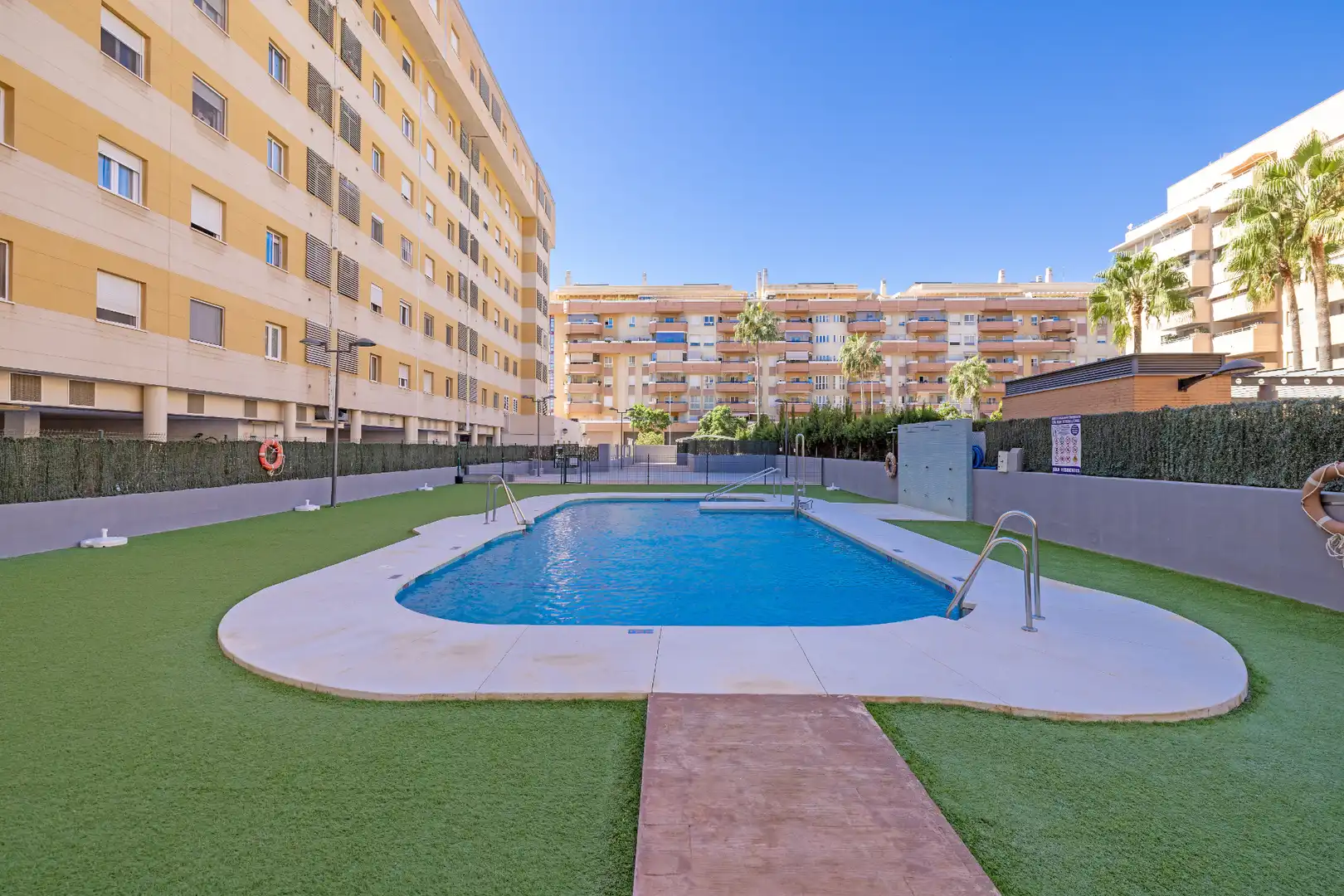 Piscina de Pis en venda en Málaga amb Aire condicionat, Calefacció i Terrassa