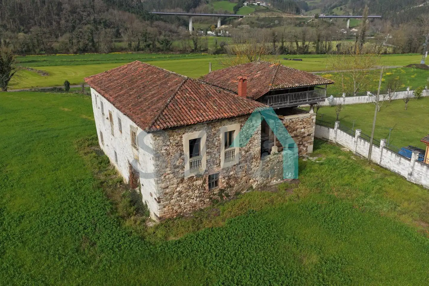 Casa o xalet en venda a Llamas, Salas