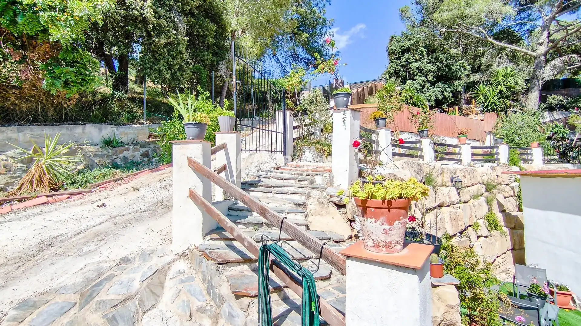 Vista exterior de Casa o xalet en venda en Almoster amb Aire condicionat, Jardí privat i Terrassa