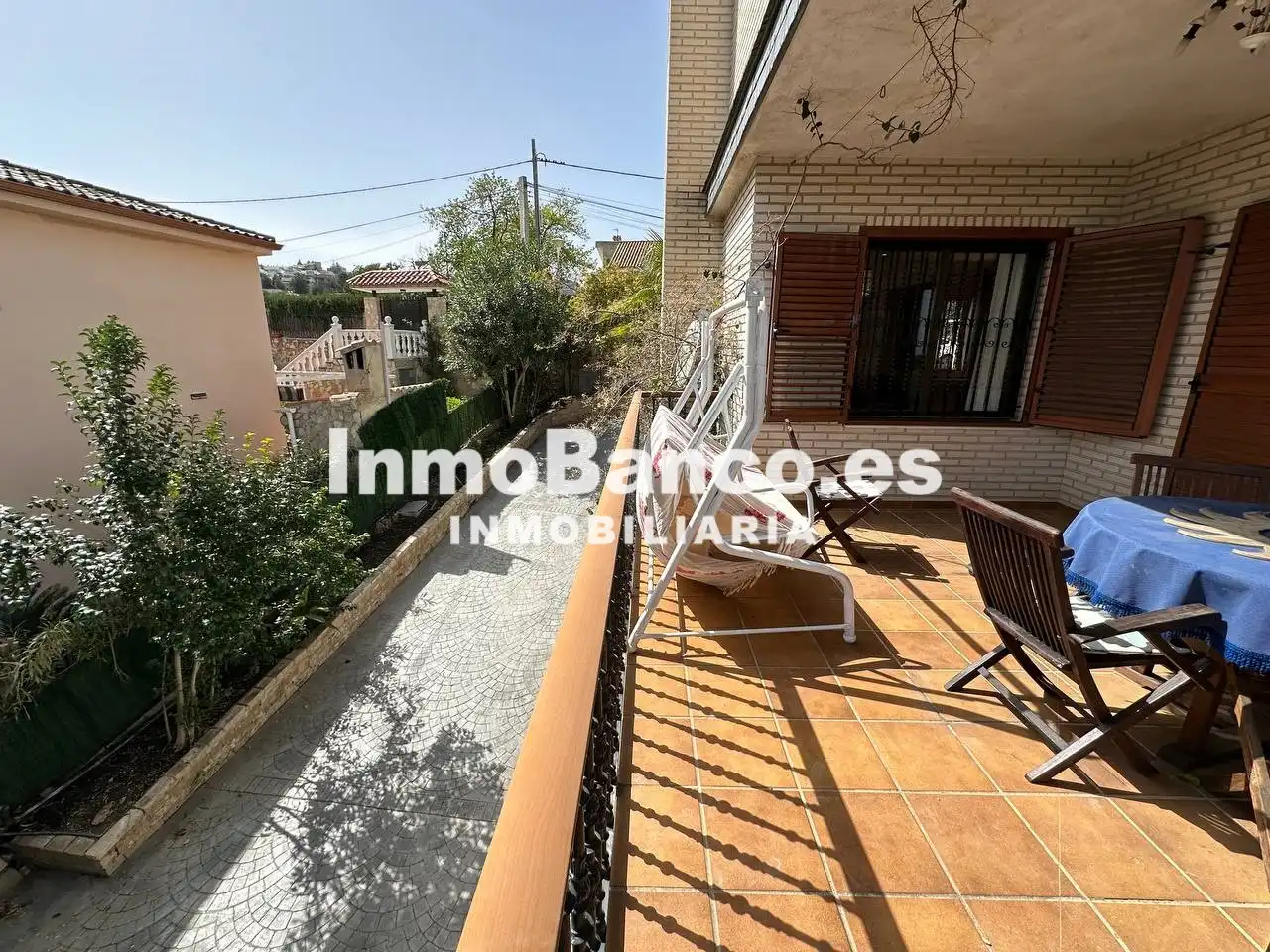 Vista exterior de Casa o chalet de alquiler en Chiva con Aire acondicionado, Calefacción y Jardín privado
