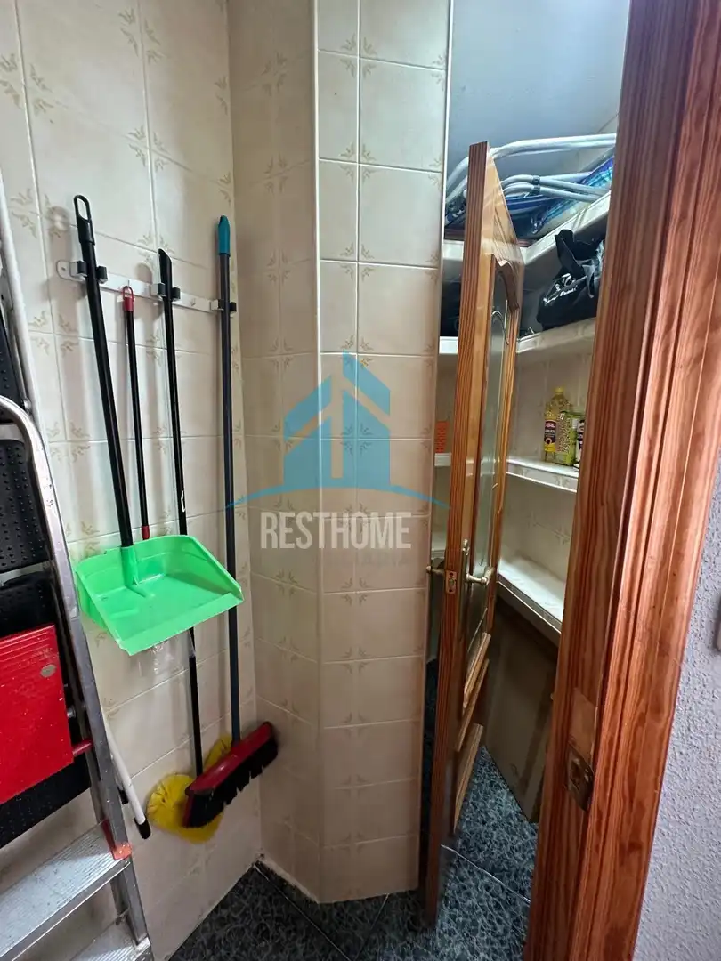 Badezimmer von Wohnung zum Verkauf in Cullera mit Klimaanlage, Privatgarten und Terrasse
