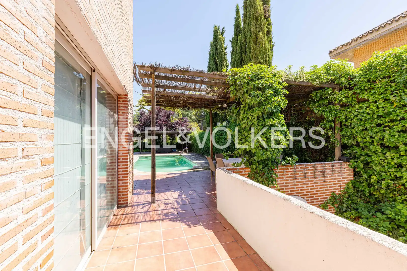 Vista exterior de Casa o chalet en venta en Majadahonda con Aire acondicionado, Calefacción y Jardín privado