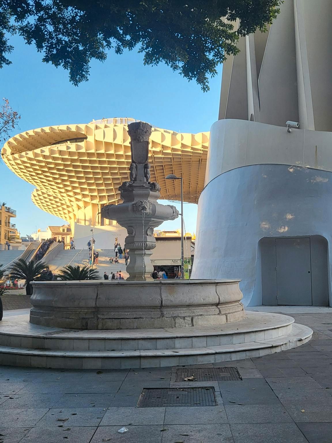 Vista exterior de Pis per a compartir en  Sevilla Capital amb Aire condicionat, Calefacció i Moblat