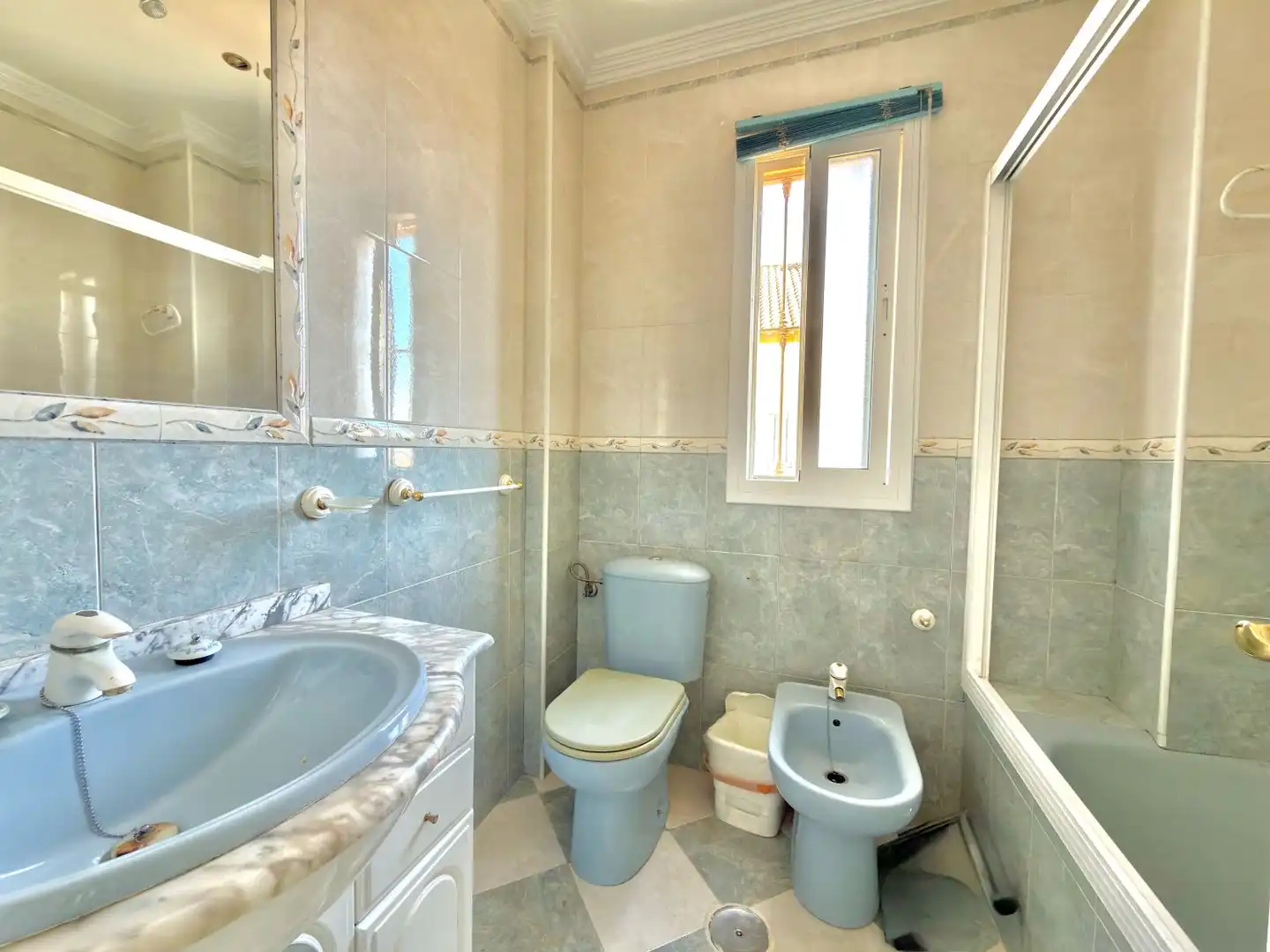 Bathroom of Houses for sale in Gines, Sevilla
