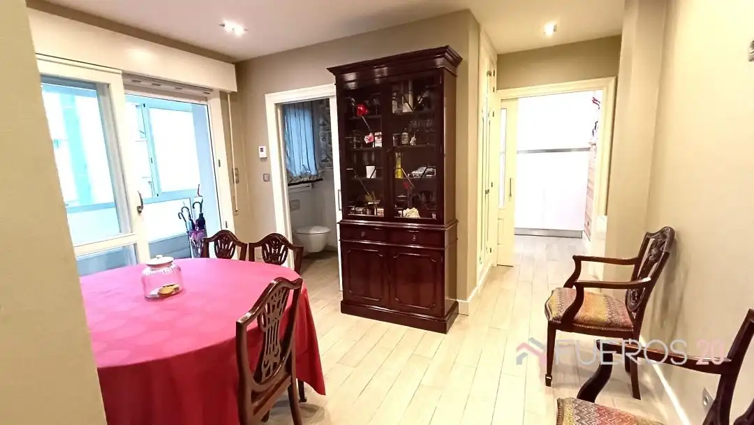 Comedor de Piso en venta en Barakaldo  con Calefacción, Terraza y Balcón
