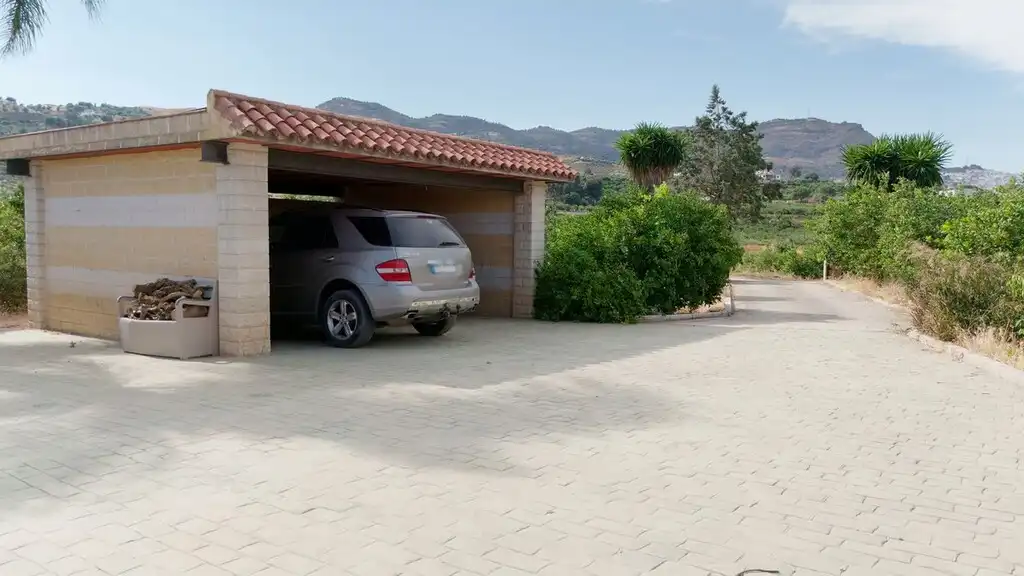 Parking of Houses for sale in Álora  with Air Conditioner, Private garden and Terrace