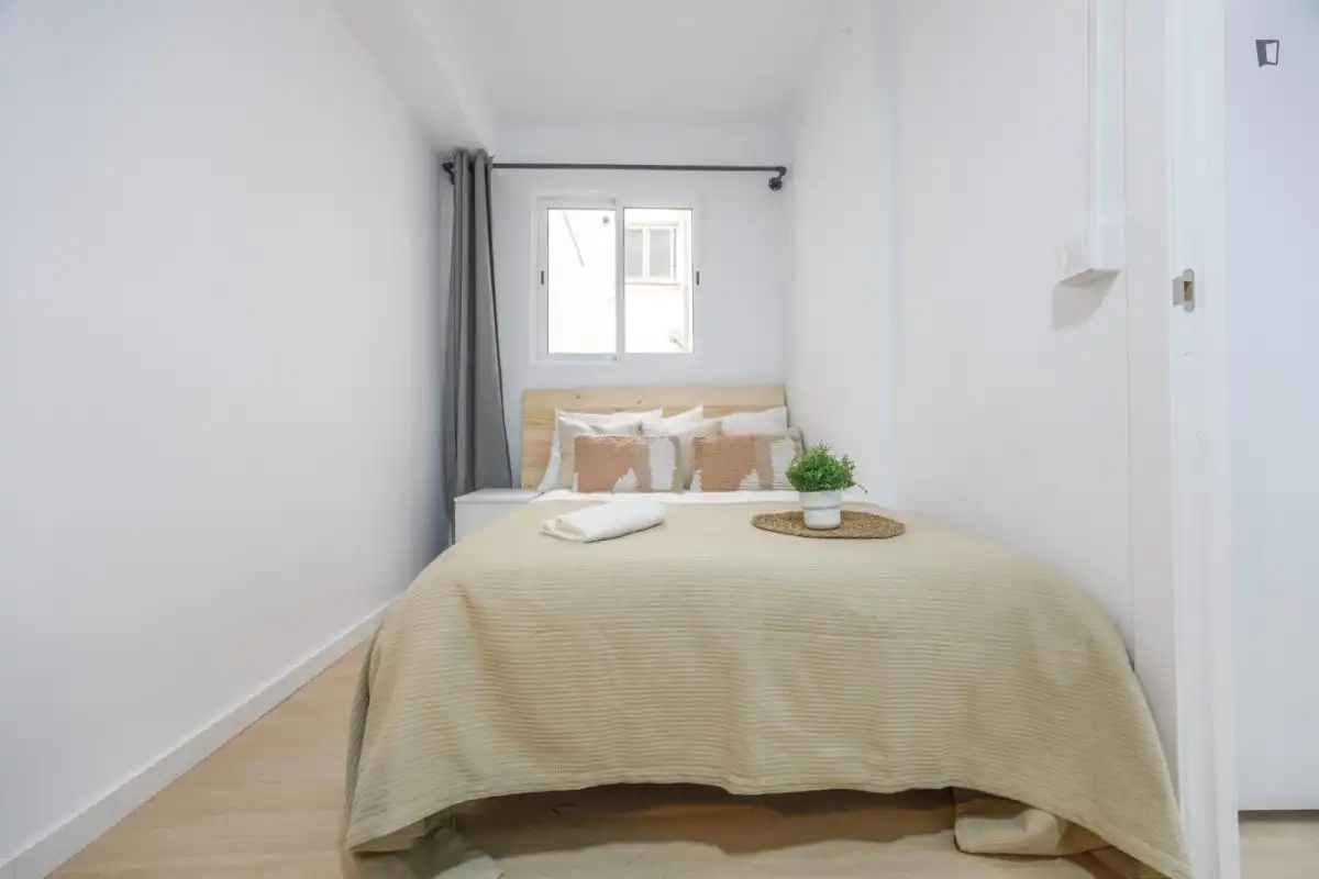 Dormitori de Apartament per a compartir en Valencia amb Moblat, Forn i Rentadora