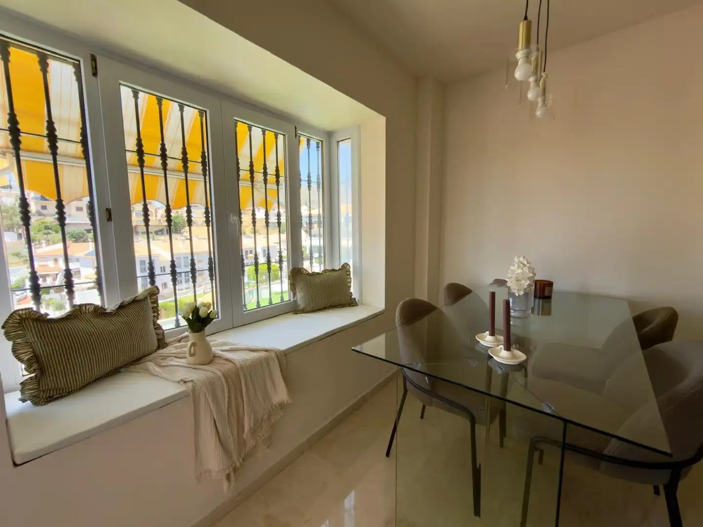 Esszimmer von Erdgeschoss zum Verkauf in Rincón de la Victoria mit Klimaanlage, Privatgarten und Terrasse
