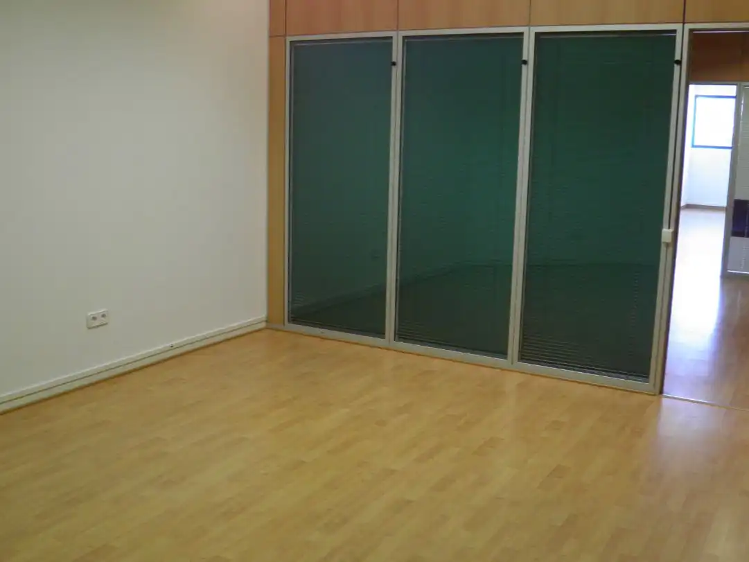 Office for rent in Girona  with Air Conditioner