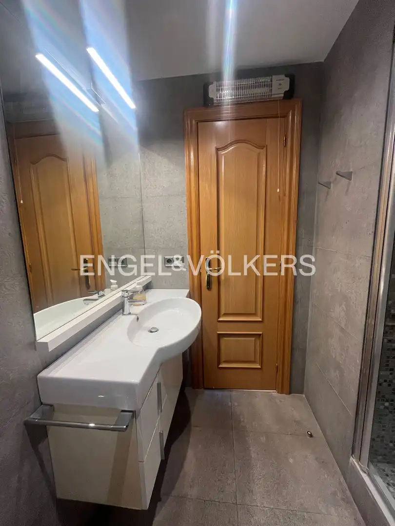 Flat for sale in Barcelona  with Air Conditioner, Heating and Parquet flooring