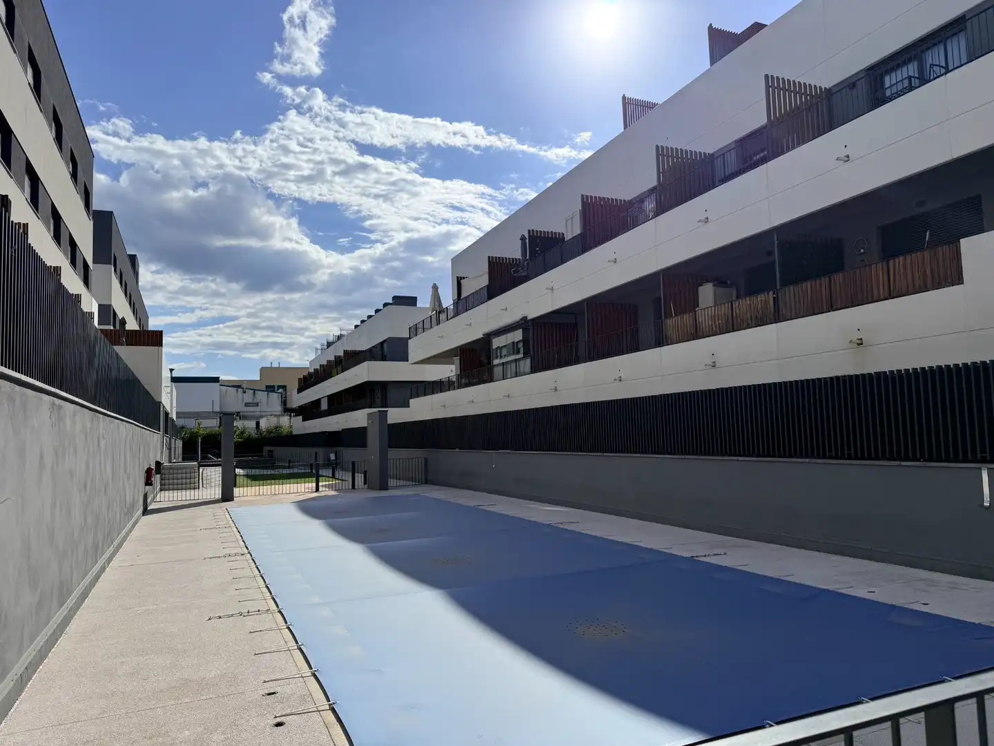 Vista exterior de Loft en venda en San Sebastián de los Reyes amb Aire condicionat i Piscina comunitària
