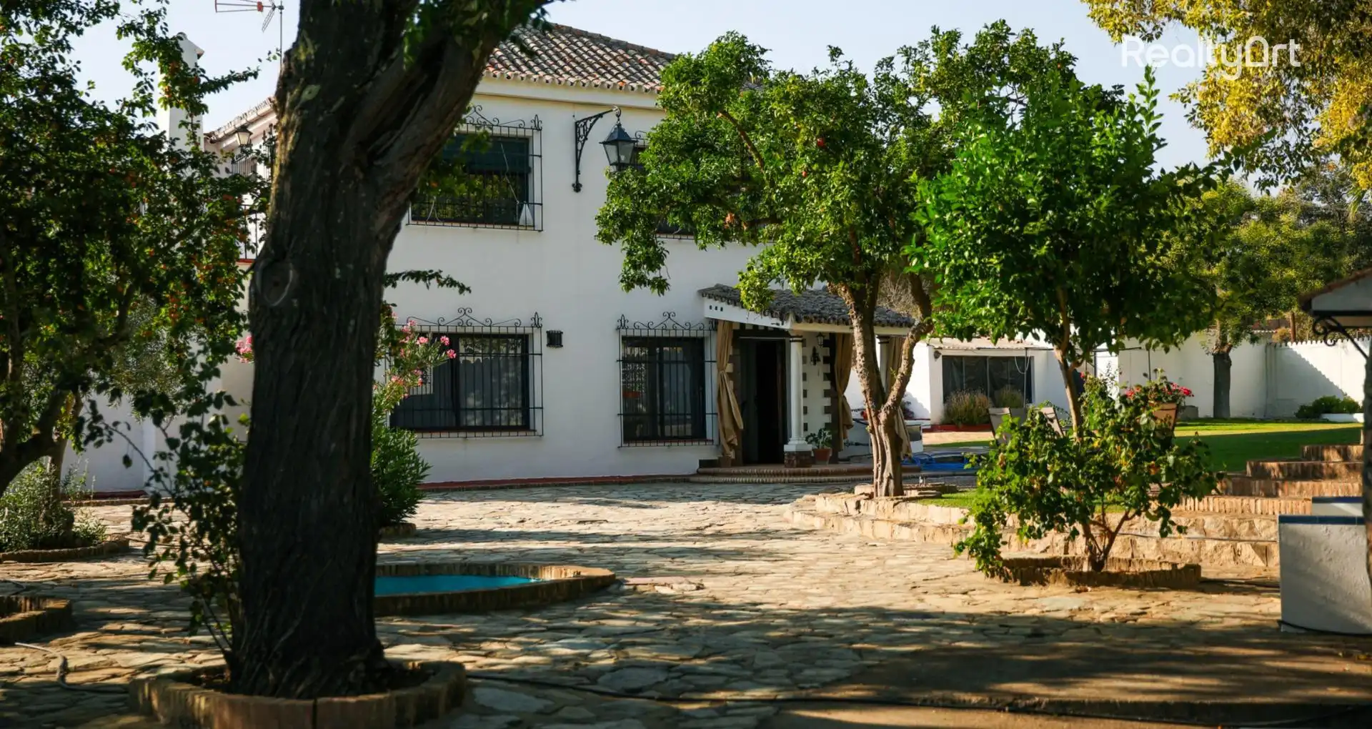Vista exterior de Casa o xalet en venda en El Castillo de las Guardas amb Aire condicionat, Calefacció i Jardí privat